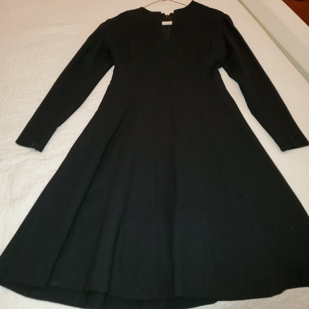 CLASSIC STYLE BLACK WOOL DRESS